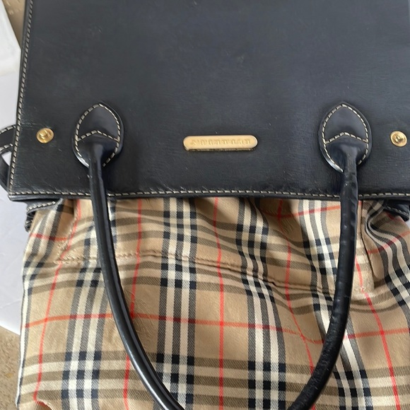 Authentic Burberry Handbag Nova Check. - Picture 13 of 17